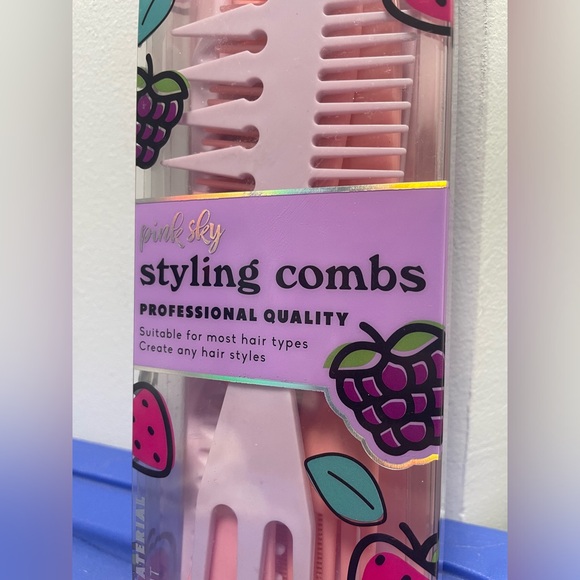 NWT Set of 8 Professional Lightweight & Durable Material Hair Styling Combs - Picture 7 of 9